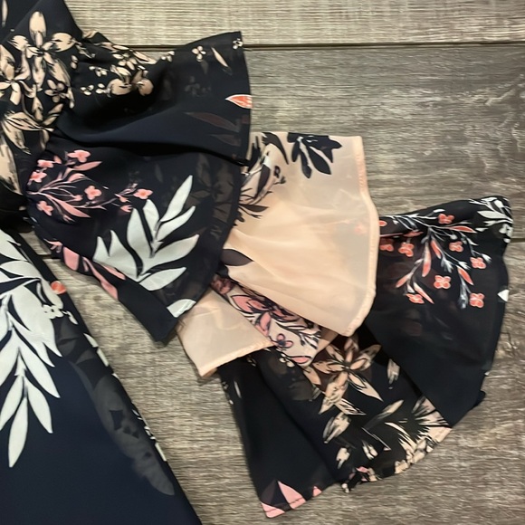 VINCE CAMUTO FULLY LINED RUFFLE SLEEVED DRESS - Picture 3 of 4